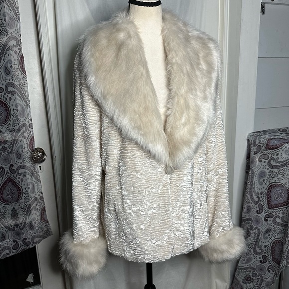 NWOT Dennis Basso Soft Faux Fur & Velvet Ivory Coat | Medium - Picture 13 of 14